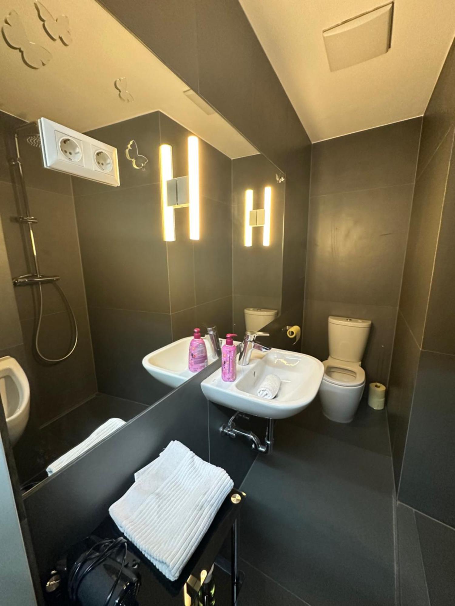 Apartment Am Schwedenplatz Вена Экстерьер фото